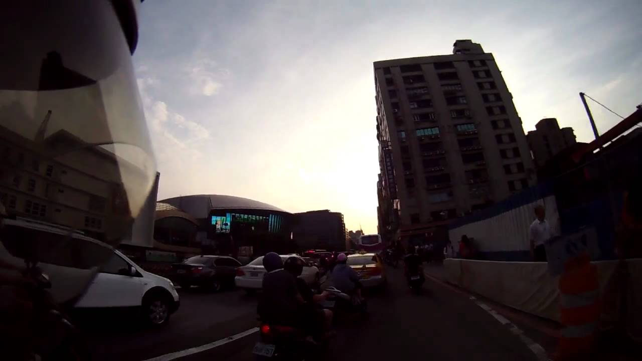 Comprarse un tablet, comer, pagar y hablar inglés en Taipei